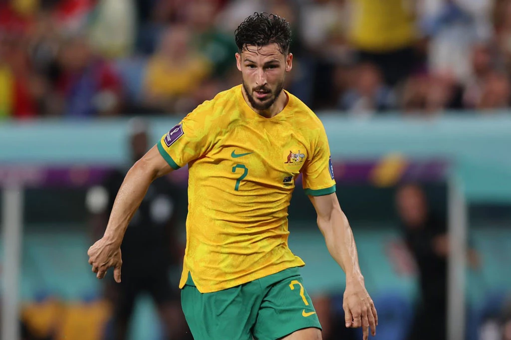 Tiền vệ phải: Mathew Leckie (Australia). 