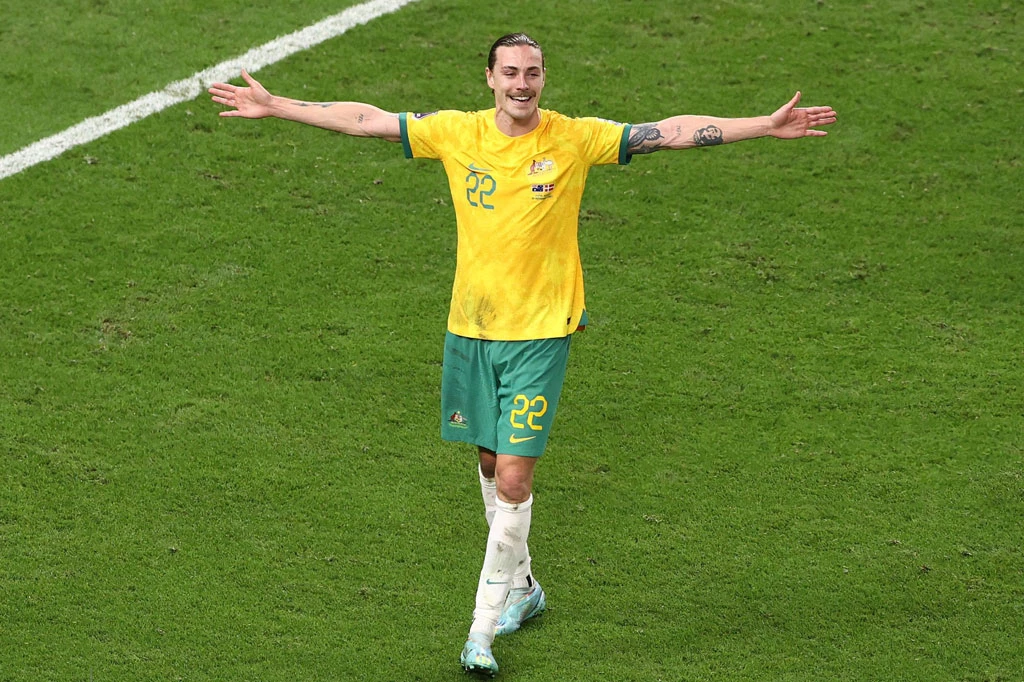 Tiền vệ trung tâm: Jackson Irvine (Australia). 