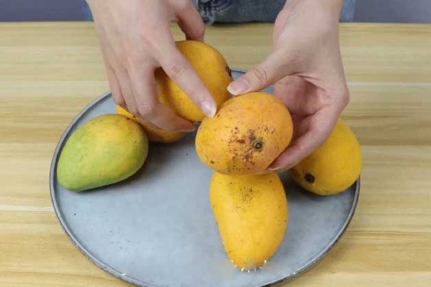 Xoài nổi chỉ đen có ăn được không? Cảnh báo 2 loại xoài rẻ như cho cũng không được mua