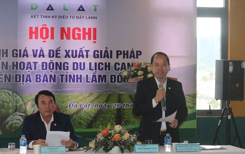 Ông Nguyễn Viết Vân – Giám đốc Sở VH-TT&DL Lâm Đồng, tiếp thu ý kiến của các doanh nghiệp.