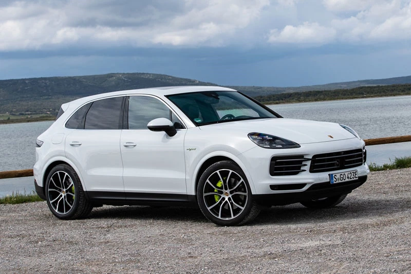 =4. Porsche Cayenne E-Hybrid (độ tin cậy: 81%).