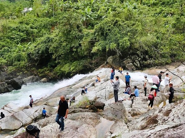 Khảo sát tuyến điểm thác Ồ Ồ tại Tiên Phước