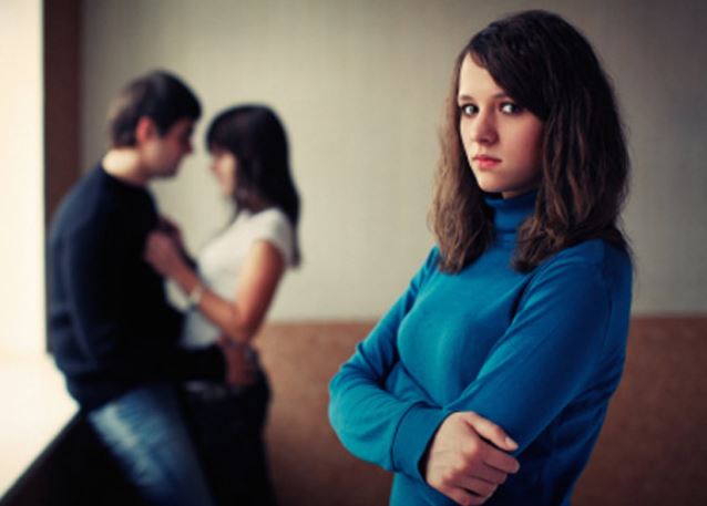 4 thời điểm đàn ông dễ ngoại tình nhất, vợ sơ hở là chồng đi cặp kè với "tiểu tam"