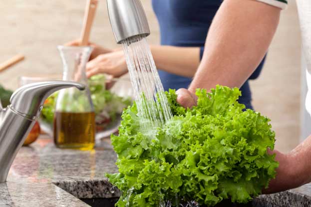 4 thói quen sai lầm khi rửa rau củ làm mất dinh dưỡng, ngậm nhiều hóa chất hơn