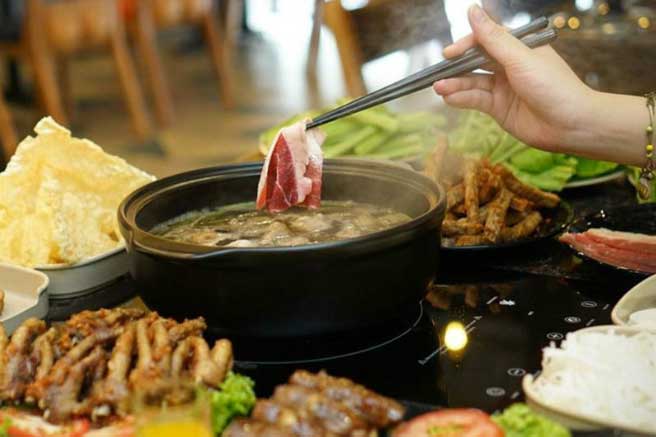 Đại kỵ khi ăn lẩu khiến dinh dưỡng "bốc hơi", chất độc ngấm ngược trở lại, nhiều người ăn sai mà không biết