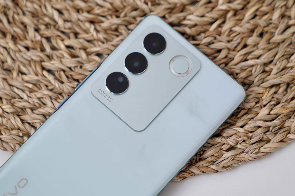 Smartphone chip S870 5G, RAM 12 GB, sạc 66W, màn hình 120Hz, giá hấp dẫn