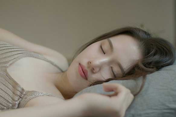 Cân nặng tăng "chóng mặt" chỉ vì có thói quen này khi ngủ, nguy hiểm nhất là số 1