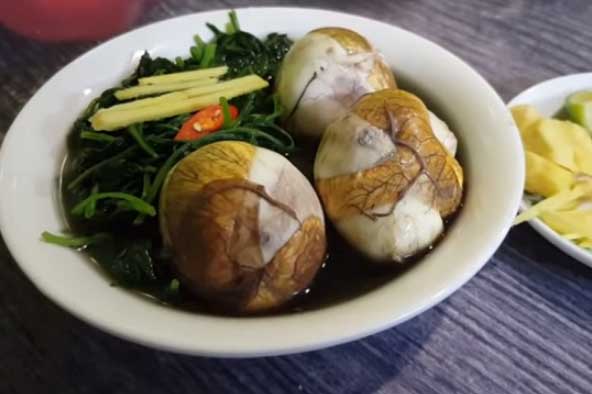 Hầm trứng vịt lộn với thứ này rồi ăn, có ngay món "cứu tinh" cho người gầy, lại giúp ngủ ngon đến sáng