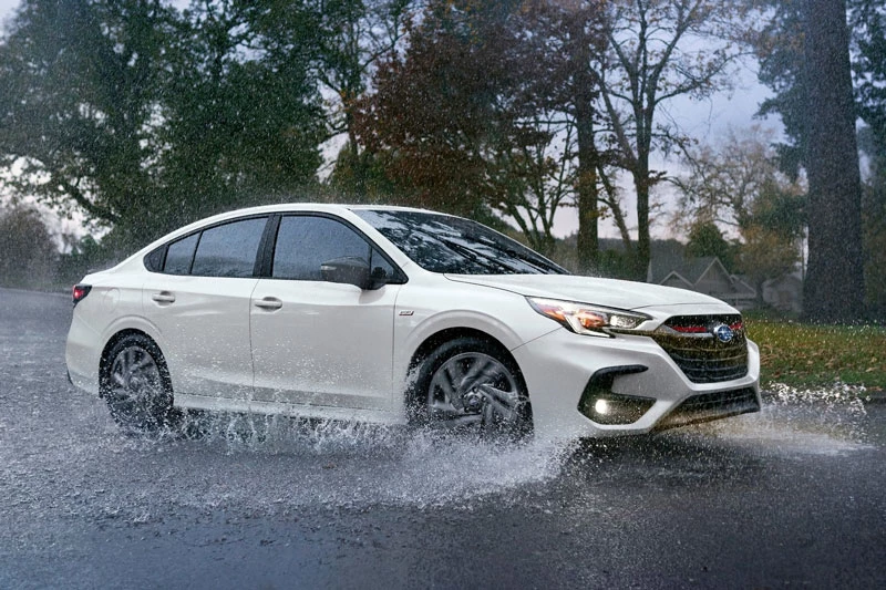 10. Subaru Legacy 2023 (mức tiêu hao nhiên liệu ở đường hỗn hợp: 9,4 lít/100 km).