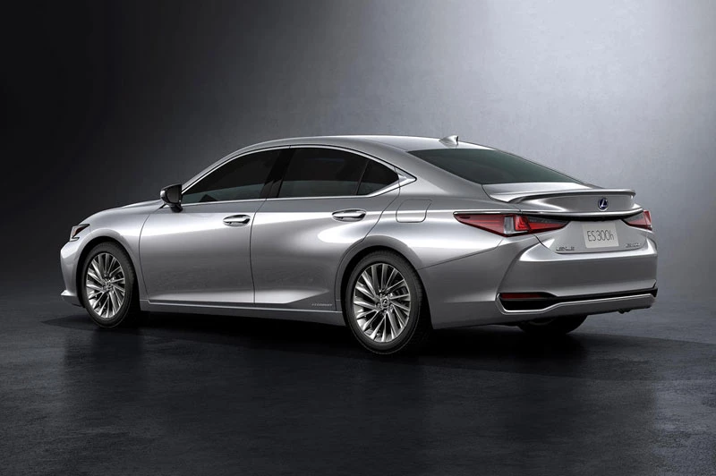 4. Lexus ES Hybrid 2023 (mức tiêu hao nhiên liệu ở đường hỗn hợp: 6,6 lít/100 km).