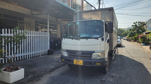 Kiên Giang: Bắt 2 đối tượng vận chuyển 93 ngàn bao thuốc lá nhập lậu