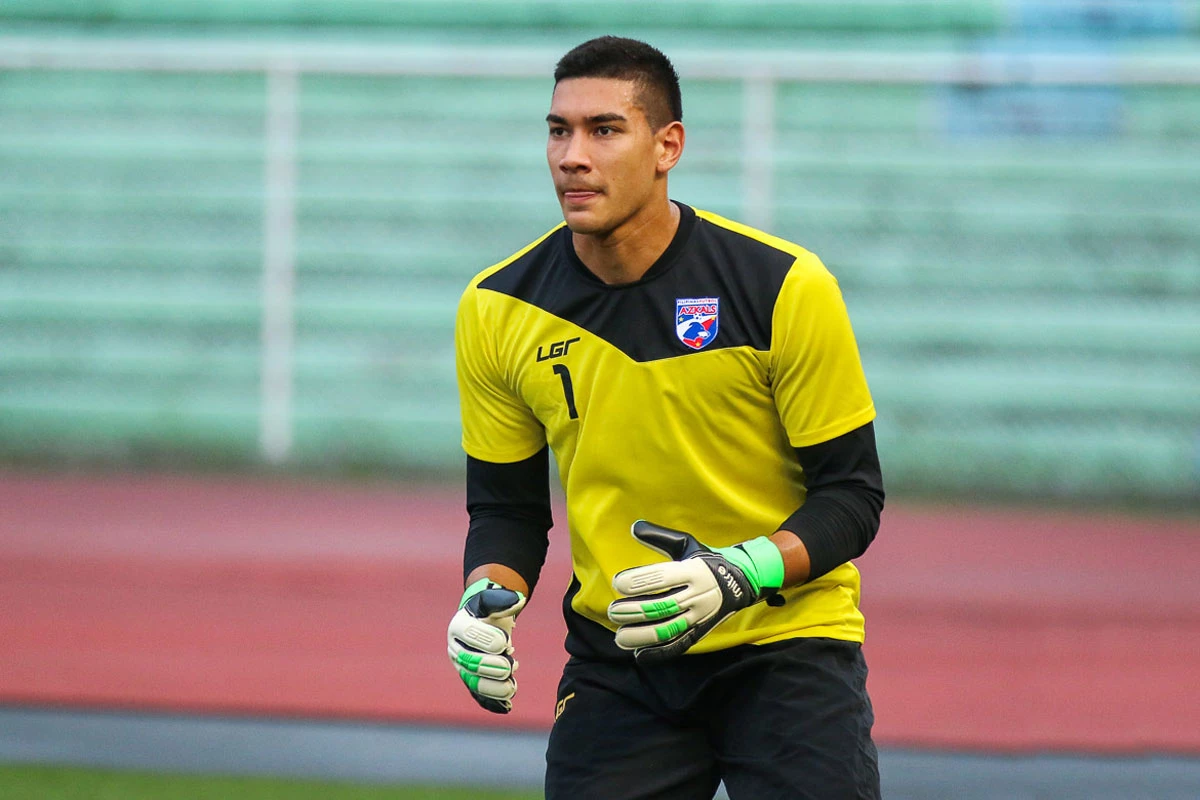 Thủ môn: Neil Etheridge (Philippines).