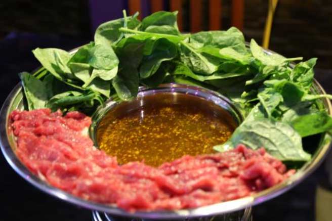 Nhúng 5 loại rau này vào nồi lẩu độc không khác gì ăn 'lá ngón', chớ dại mà thử