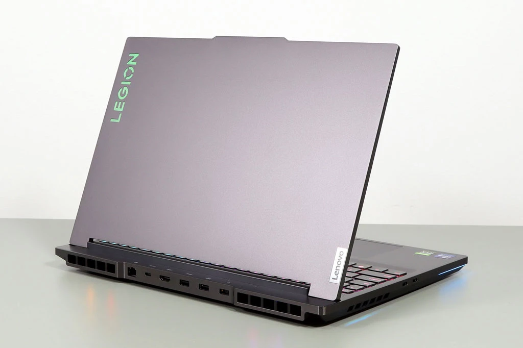 Laptop gaming cao cấp tốt nhất: Lenovo Legion 7 Gen 7 (giá khởi điểm: 2.079,99 USD).