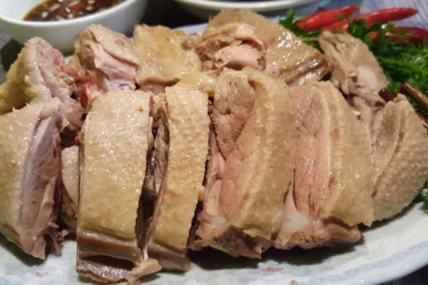 Luộc vịt đừng cho mỗi nước lã với gừng, thêm thứ này thịt hết mùi hôi, ngọt đậm đà khó cưỡng