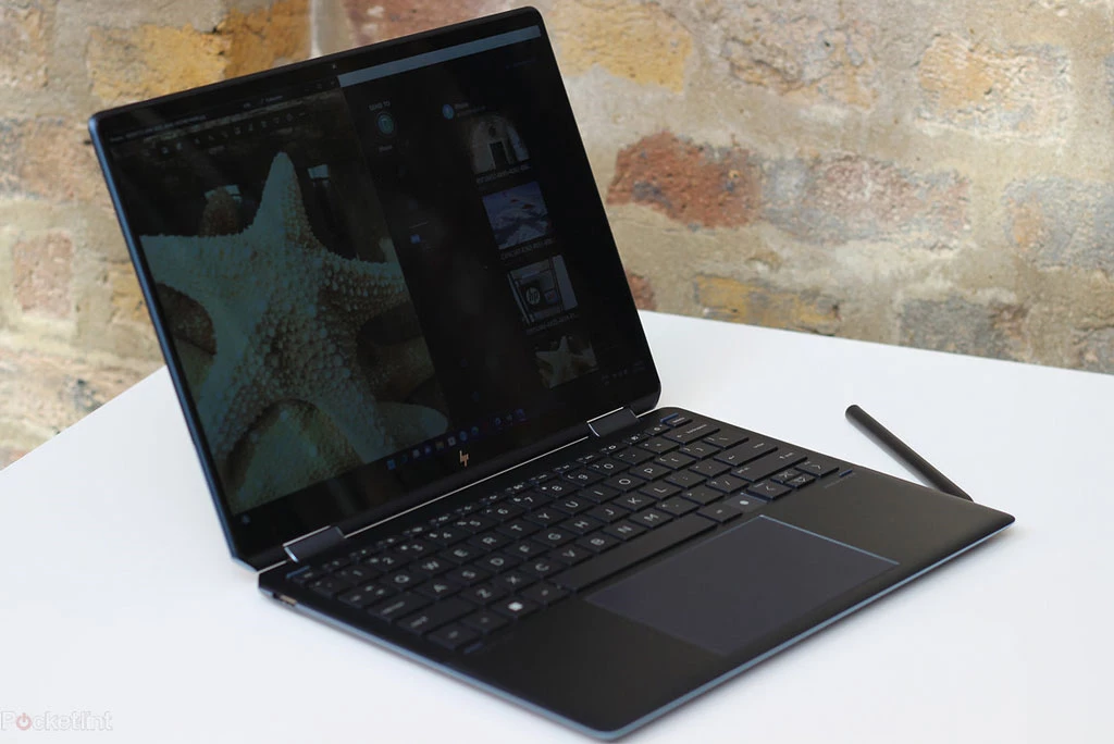 Laptop 2 trong 1 tốt nhất: HP Spectre x360 13,5 inch (2022) (giá khởi điểm: 999,99 USD).