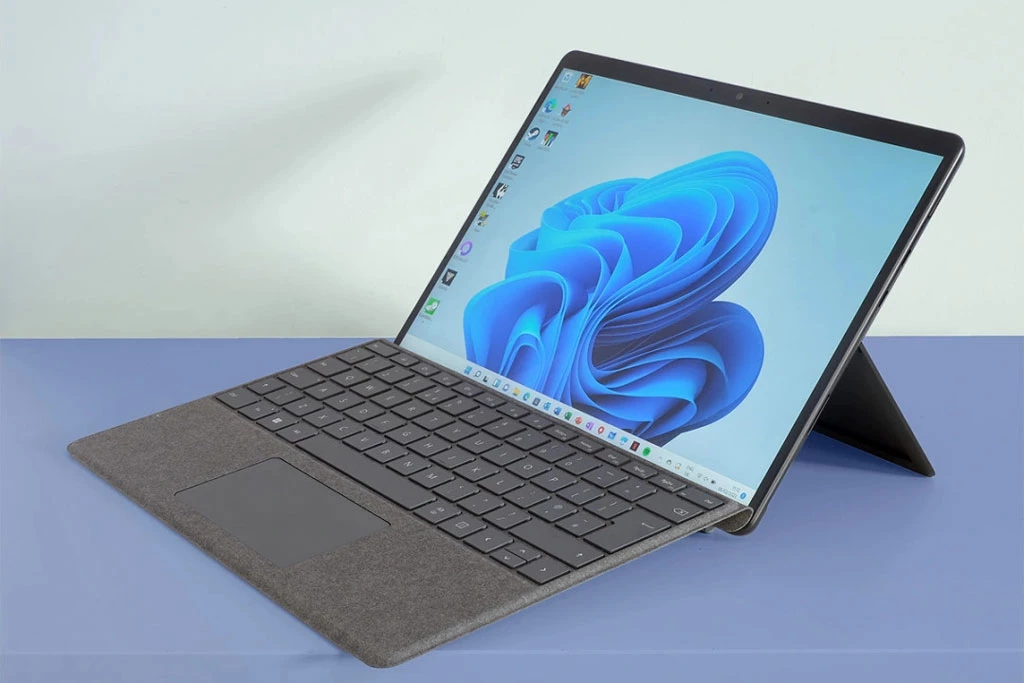 Laptop 2 trong 1 có thể tháo rời tốt nhất: Microsoft Surface Pro 8 (giá khởi điểm: 797 USD).
