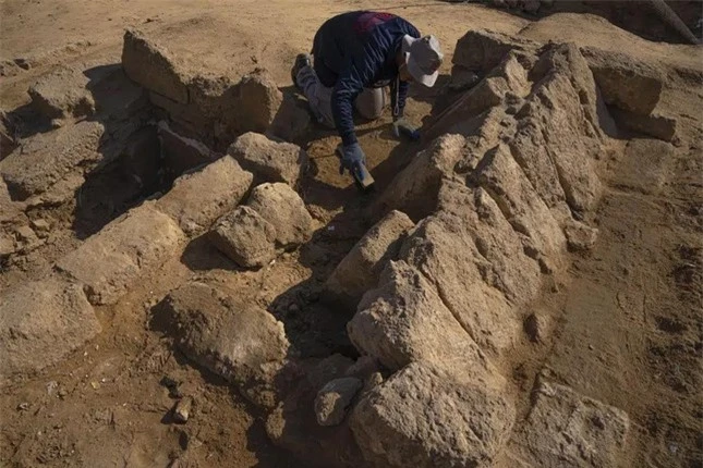 Bất ngờ phát hiện hơn 60 ngôi mộ cổ thời La Mã tại Gaza ảnh 4