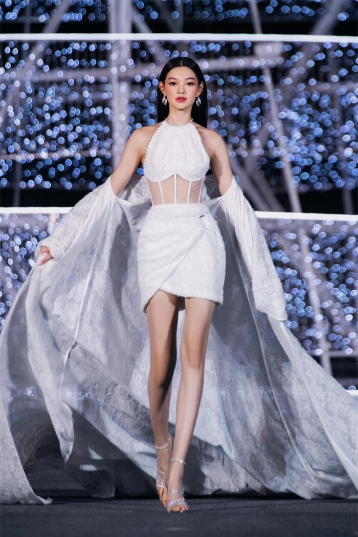 Out Top 5 Hoa hậu Việt Nam 2022, Bé Quyên đăng loạt ảnh bikini quyến rũ: 'Hôm nay sẽ lại là một ngày mới' Ảnh 2
