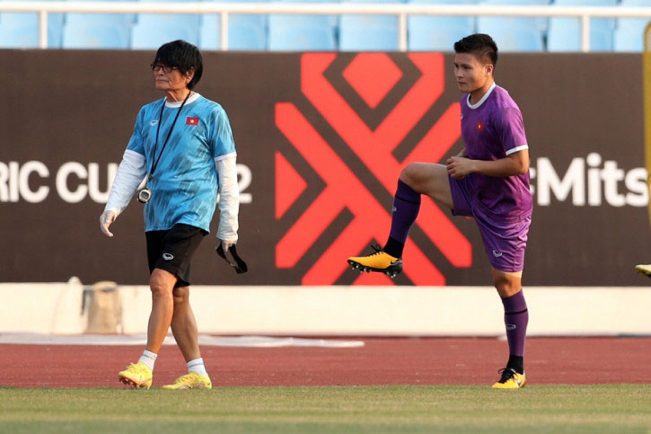 Quang Hải trở lại sân tập, ĐT Việt Nam dồn lực đấu Malaysia