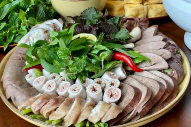 Lòng lợn luộc đừng chỉ thả vào nồi nước sôi: Bỏ thêm thứ này lòng trắng tinh, giòn sần sật, hết sạch mùi hôi