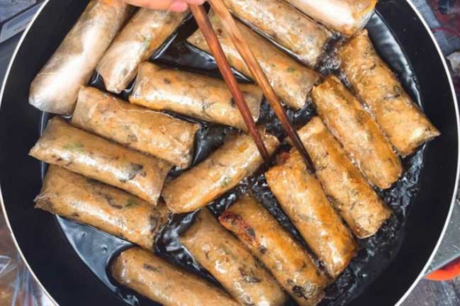 Trước khi rán nem cứ làm thêm bước này, nem vàng giòn rụm, ăn hoài không ngán