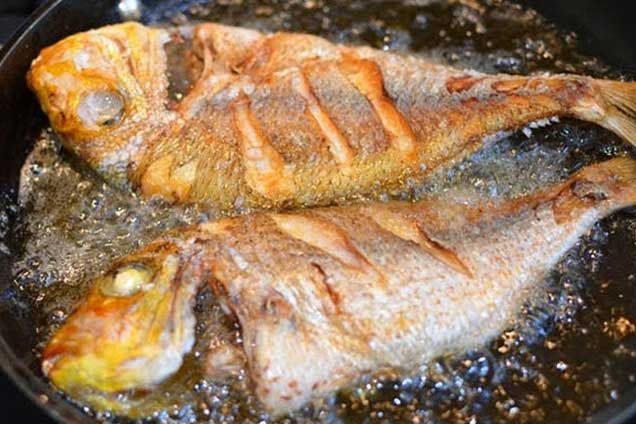 Rán cá đừng thả ngay vào chảo dầu: Xoa thêm thứ này cá vàng ruộm, giòn tan, không dính chảo