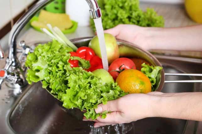 Rửa rau đừng nghĩ chỉ ngâm nước muối là đủ, muốn đảm bảo sức khoẻ cần thực hiện thêm bước này