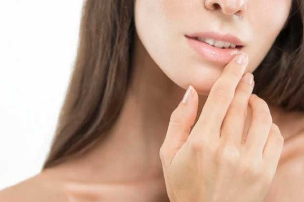 Học ngay cách cải thiện môi nứt nẻ, khô ráp trong những ngày gió lạnh về