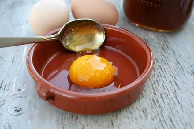 Trứng gà ngâm với mật ong theo cách này: Trị viêm loét dạ dày, tăng "vòng 1", chị em sau sinh càng nên ăn