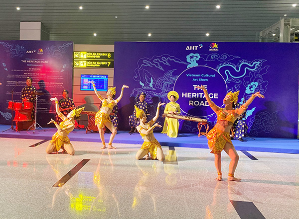 Đưa nghệ thuật truyền thống vào trải nghiệm của hành khách tại ga quốc tế sân bay Đà Nẵng 