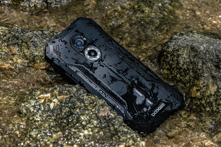 Trên tay smartphone ‘nồi đồng cối đá’, pin 5.180 mAh, RAM 4 GB, giá hơn 4 triệu đồng