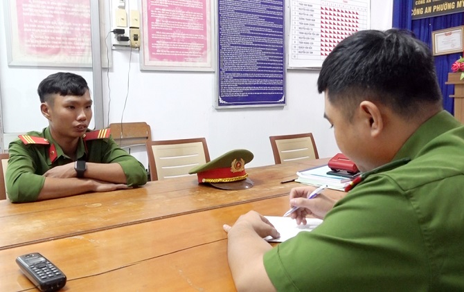 Công an “dỏm” dẫn đường xe cứu thương để ra oai