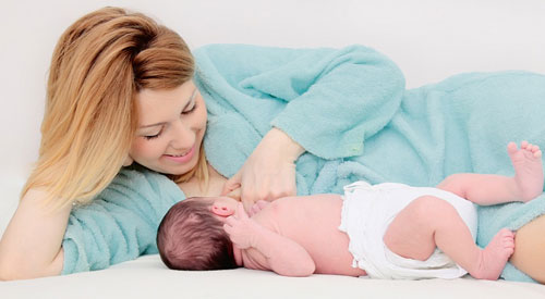 Mẹ chỉ cần làm điều này sau sinh sẽ có ngay vòng eo thon như gái 18