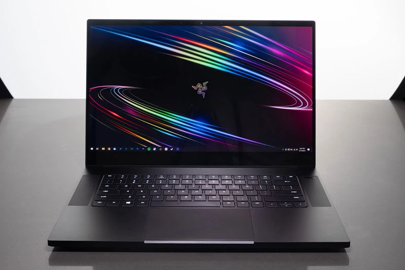 6. Razer Blade 15 Advanced 2022 (giá khởi điểm: 1.999 USD).