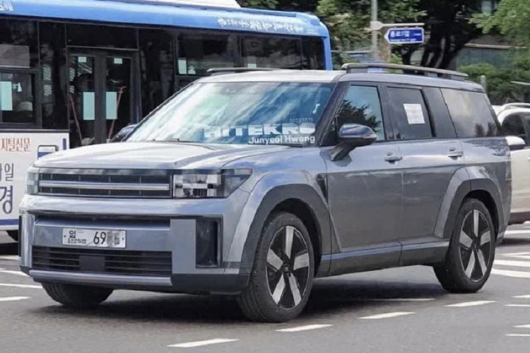 Lộ diện Hyundai SantaFe 2024, hình dáng góc cạnh như Mercedes-Benz G-Class