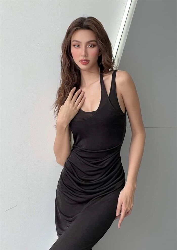 Hết bán khô mực, Thùy Tiên trở lại với hình ảnh Hoa hậu: Nhan sắc xinh đẹp 'sơ hở là gây bão' Ảnh 2