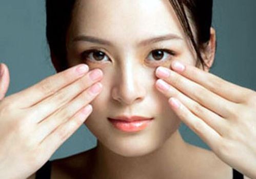 Mẹo nhỏ giúp khắc phục làn da sạm nám do thức khuya