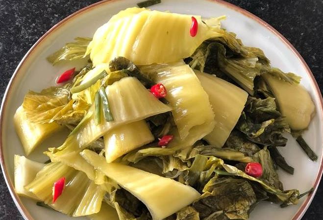 Những người không nên ăn dưa muối, thèm đến mấy cũng chớ đụng vào kẻo 'một miếng hại cả đời'