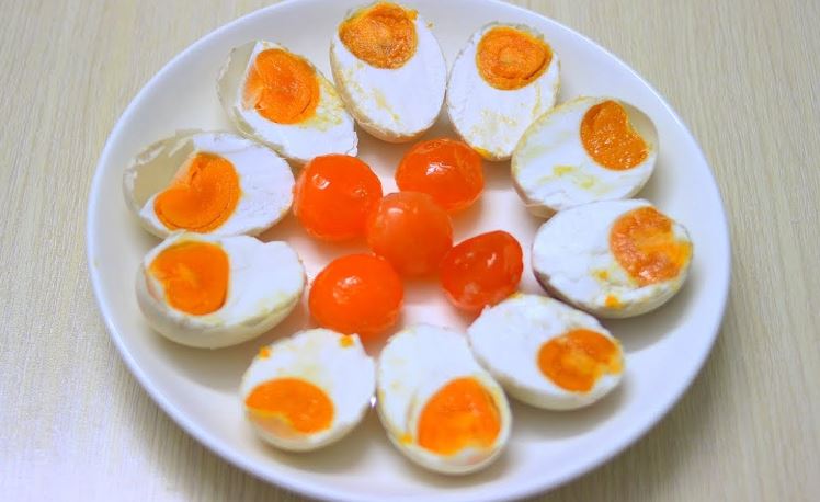 3 cách làm trứng muối tại nhà đơn giản, đảm bảo thành công ngay từ lần đầu