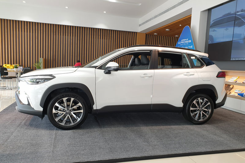 Toyota Corolla Cross tăng giá ngang ngửa với Mazda CX-5, Hyundai Tucson