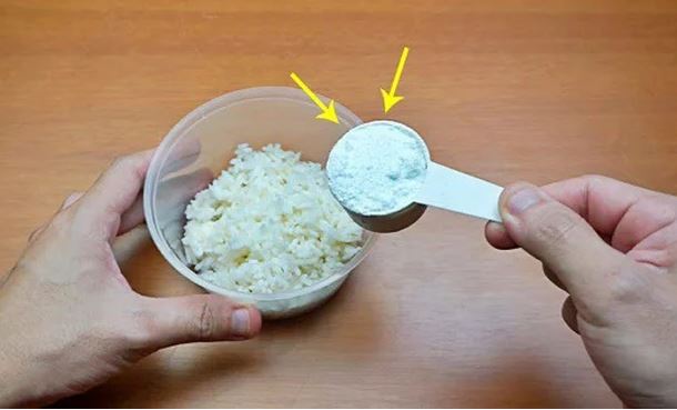 Đổ cơm nguội với bột giặt: Tưởng vứt đi nhưng tác dụng cực tốt, ai cũng cần