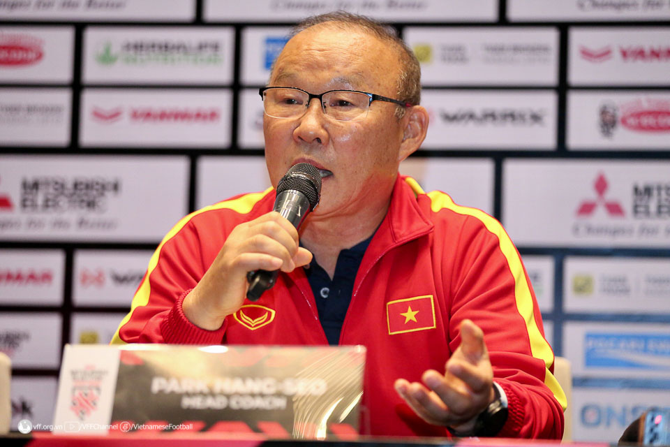 HLV Park Hang-seo quyết đánh bại Singapore, giúp ĐT Việt Nam sớm vào bán kết AFF Cup 2022
