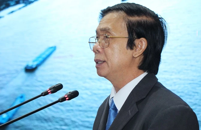 Đồng chí Nguyễn Văn Danh, Bí thư Tỉnh ủy Tiền Giang trình bày tham luận tại hội thảo