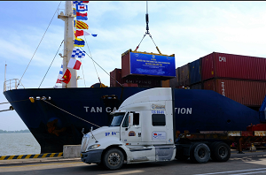 T&#xE1;i kh&#x1EDF;i &#x111;&#x1ED9;ng tuy&#x1EBF;n container c&#x1EE5;m c&#x1EA3;ng C&#x1EA7;n Th&#x1A1; v&#x1EDB;i kh&#xE1;t v&#x1ECD;ng t&#x1EA1;o &#x111;&#x1ED9;ng l&#x1EF1;c ph&#xE1;t tri&#x1EC3;n kinh t&#x1EBF; v&#xF9;ng &#x110;BSCL