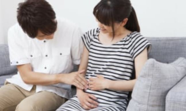 Đây là 4 lý do khiến chồng 'nghén' thay vợ: Không phải lén bước qua người như các cụ nói