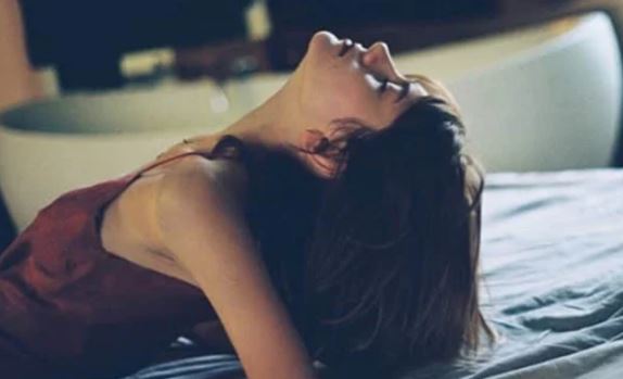 Phụ nữ càng thích làm 4 việc này càng dễ ngoại tình, không sai được đâu