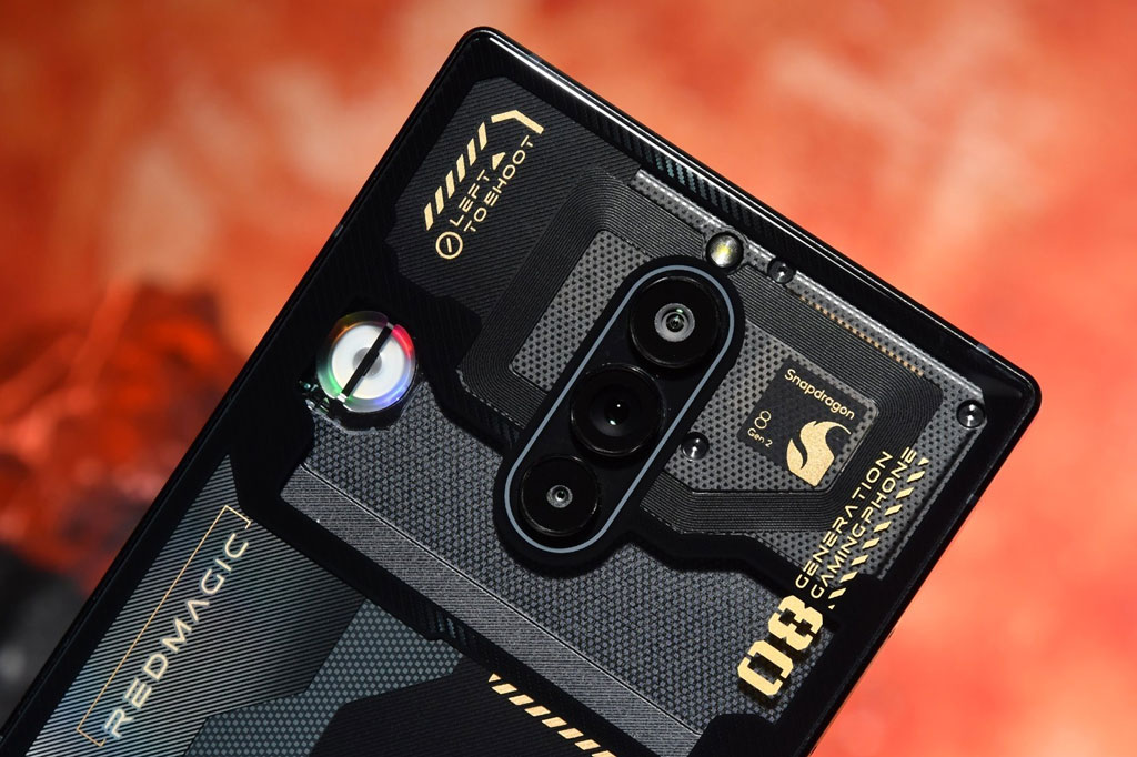 Smartphone chip Snapdragon 8 Gen2, RAM 16 GB, sạc 165W, giá từ 17,79 triệu đồng