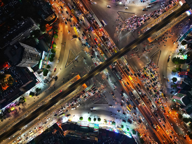 Cửa ngõ Hà Nội, TP Hồ Chí Minh ùn tắc trước kỳ nghỉ Tết Dương lịch