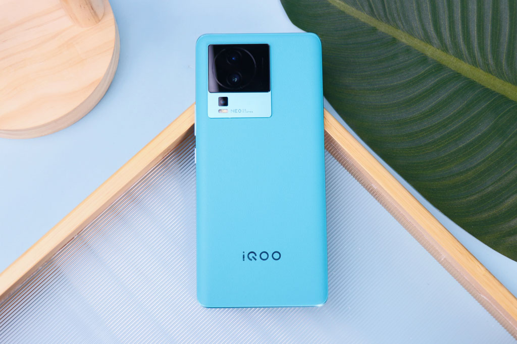 Smartphone chip Snapdragon 8+ Gen 1, RAM 16 GB, sạc 120W, giá hấp dẫn